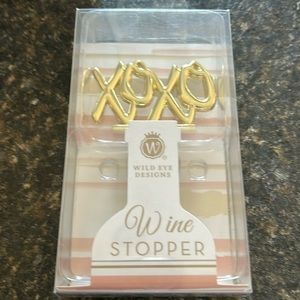 XOXO wine stopper